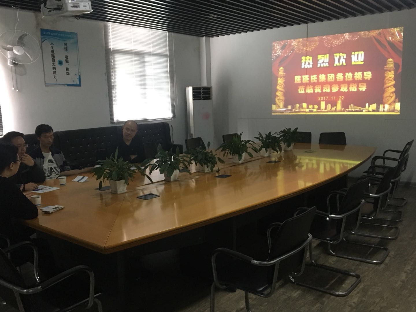 �y�������������������