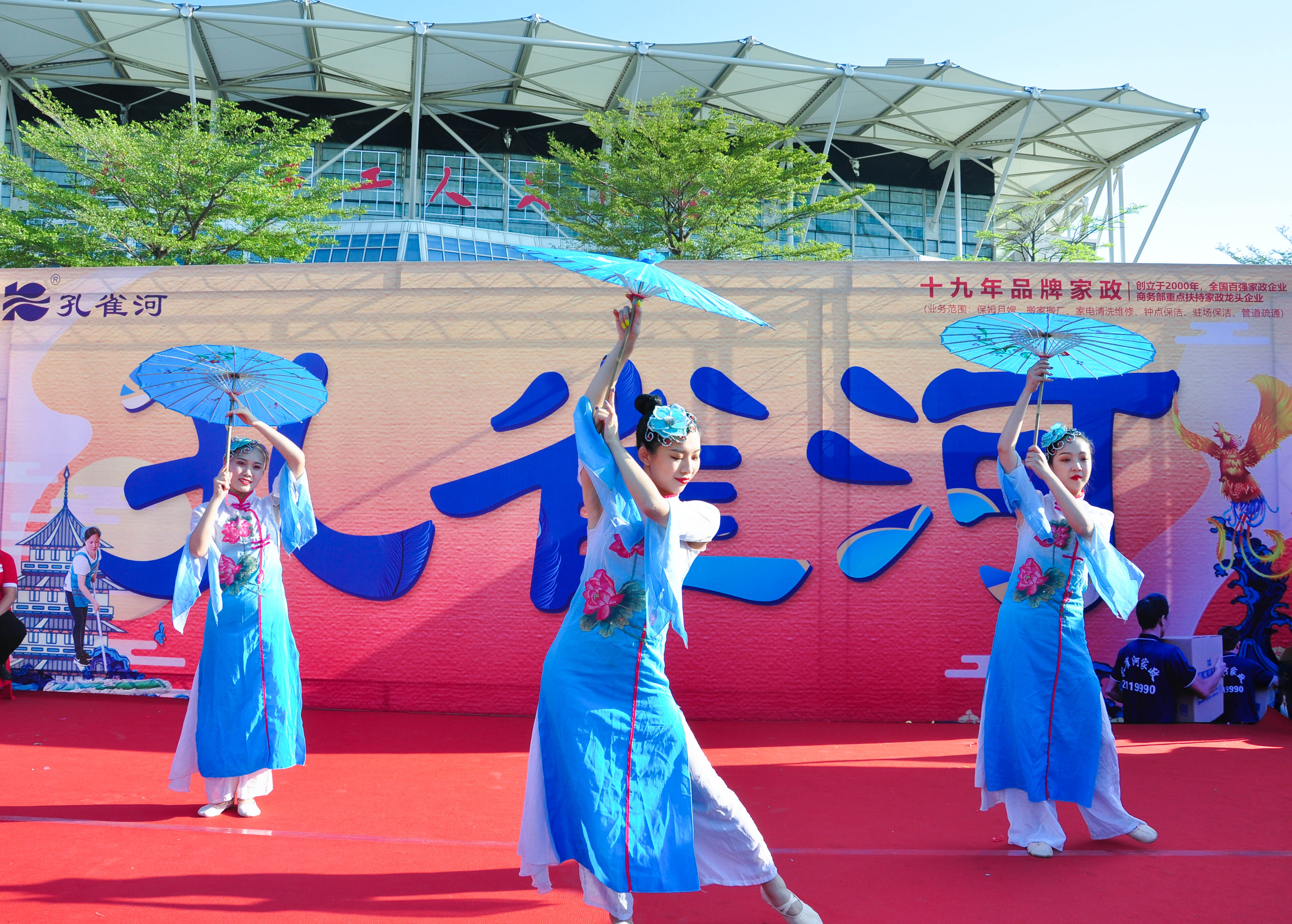 �g��Ц�Z(y��)��һ����ʮ�˰���ˇ�R�ψ�(ch��ng)������ȸ�������B�T�е����ü�����(ji��)