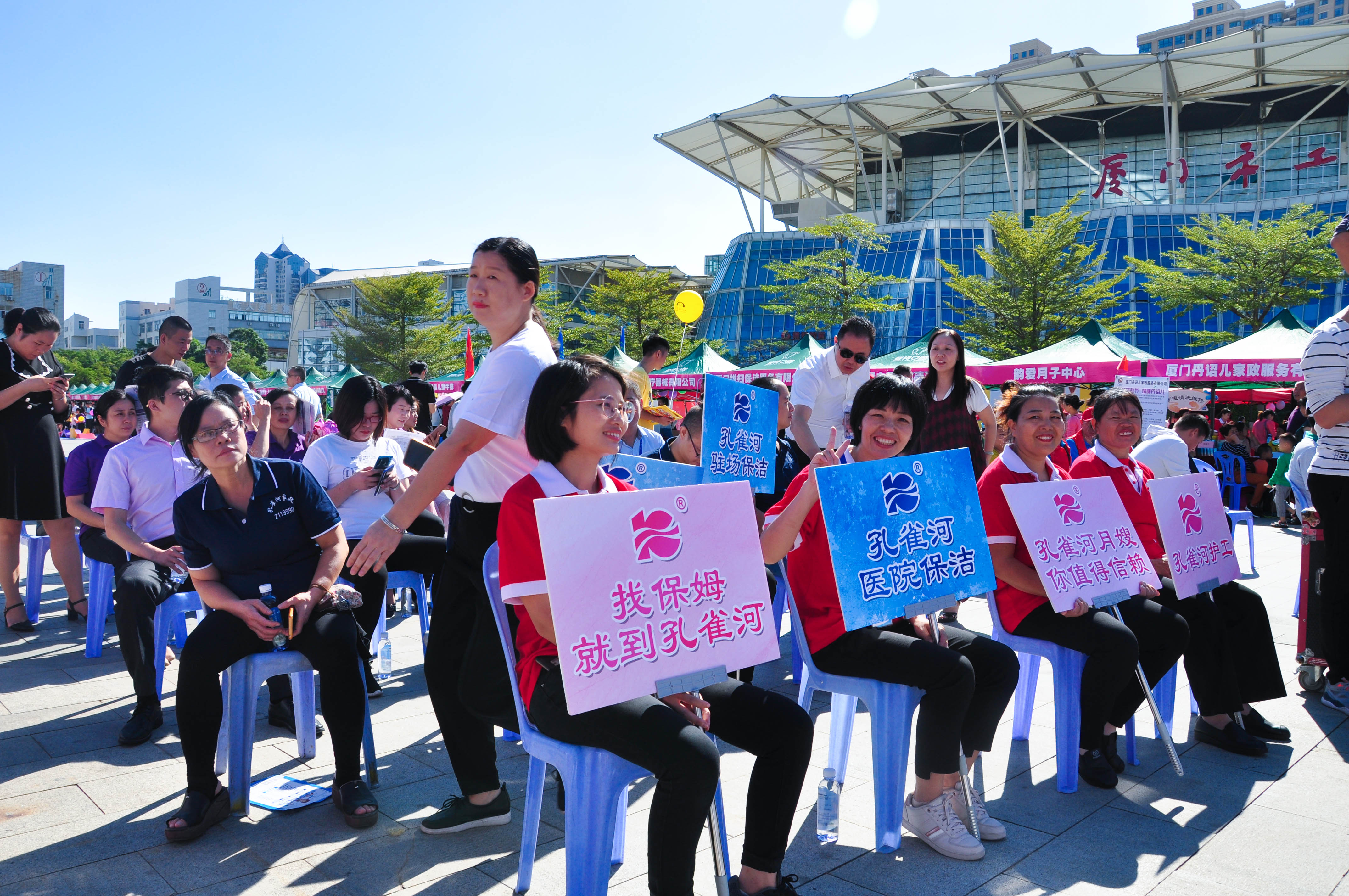 �g��Ц�Z(y��)��һ����ʮ�˰���ˇ�R�ψ�(ch��ng)������ȸ�������B�T�е����ü�����(ji��)