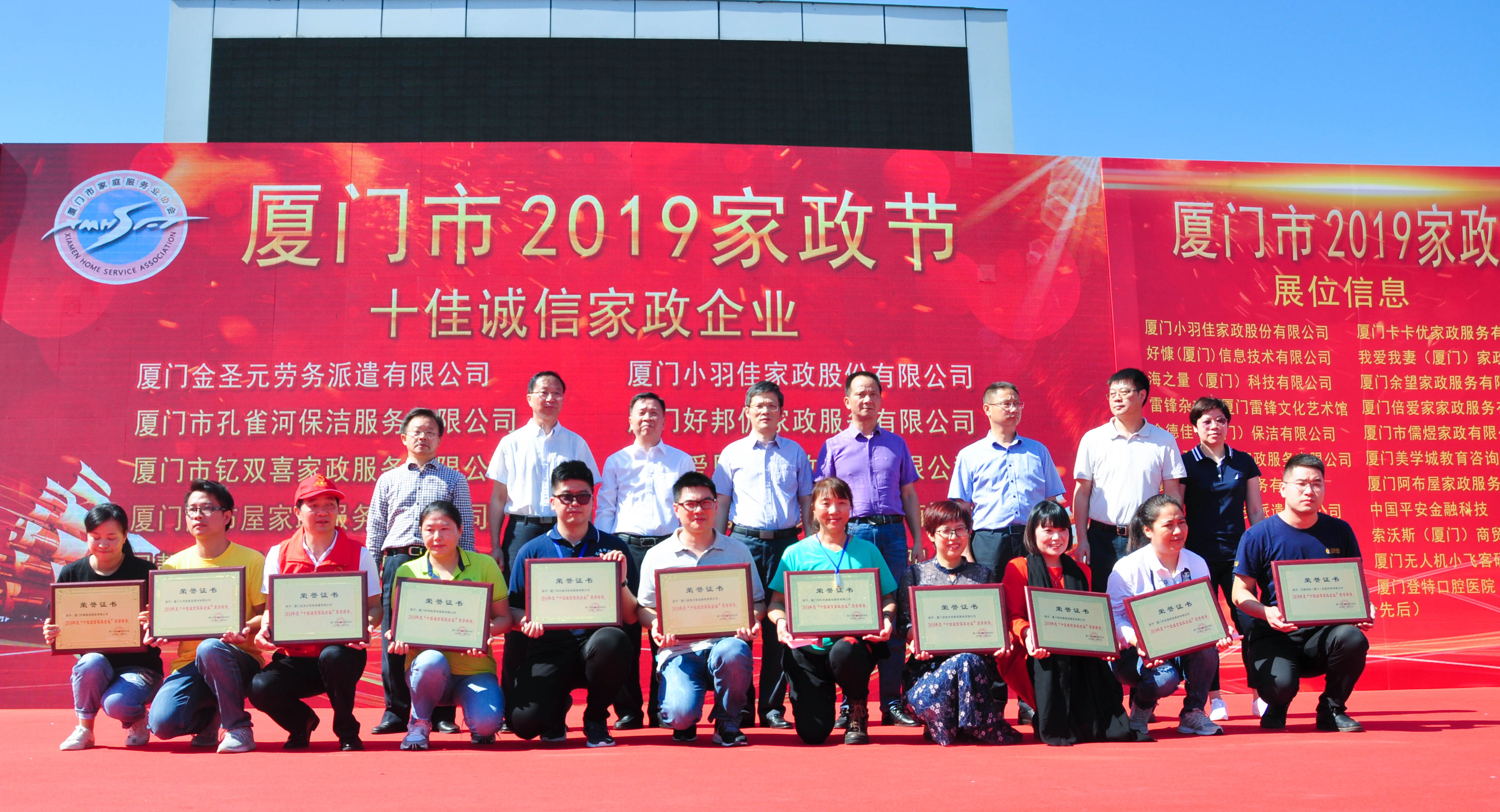 �g��Ц�Z(y��)��һ����ʮ�˰���ˇ�R�ψ�(ch��ng)������ȸ�������B�T�е����ü�����(ji��)